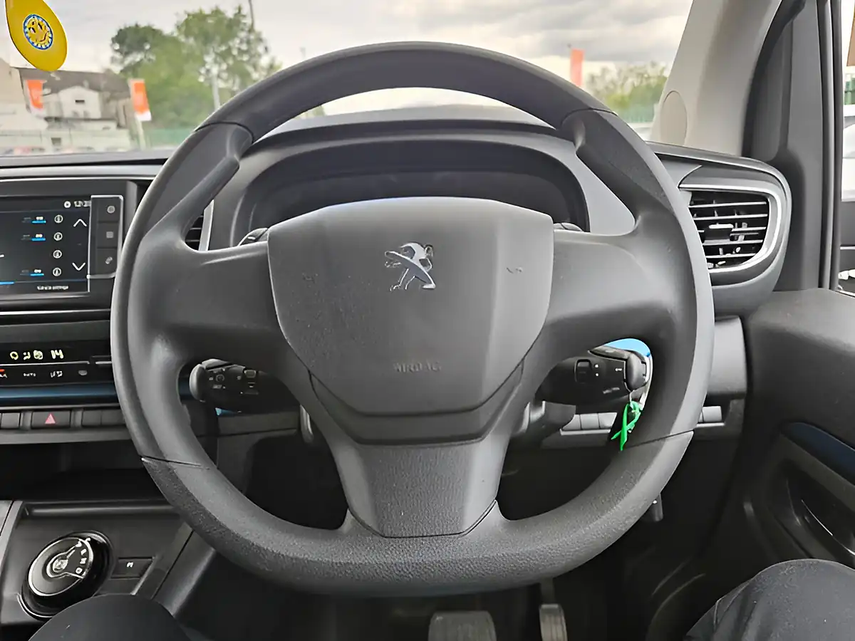 Used 2020 Peugeot Traveller Active Standard Black - Interior and Exterior details 16
