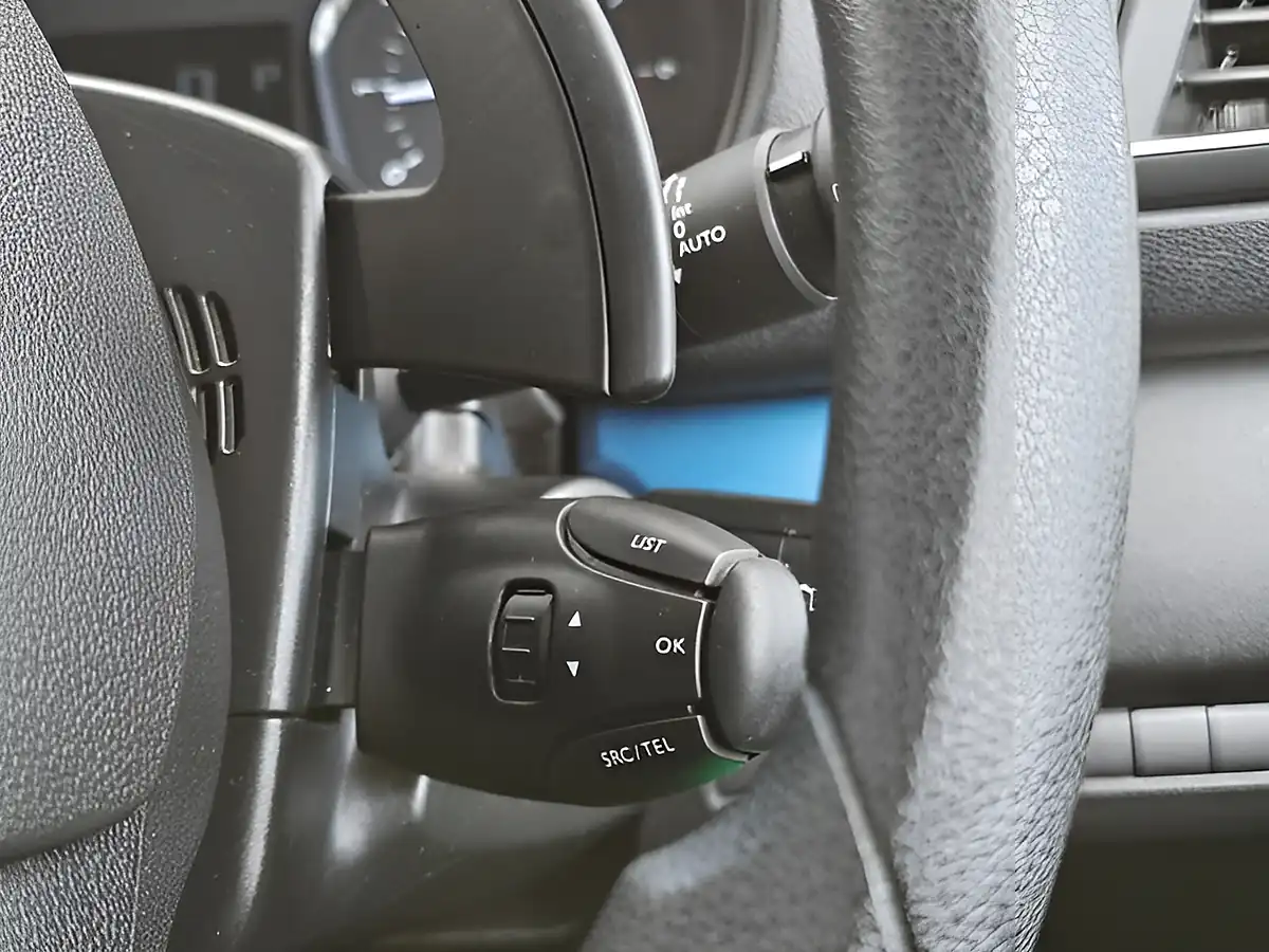 Used 2020 Peugeot Traveller Active Standard Black - Interior and Exterior details 17