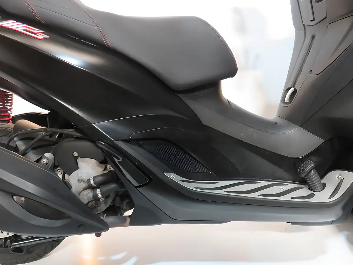 Used 2020 Piaggio MP3 300 Sport Black - Interior and Exterior details 12