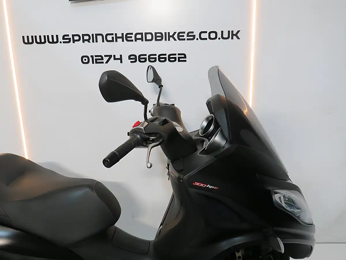 Used 2020 Piaggio MP3 300 Sport Black - Interior and Exterior details 16