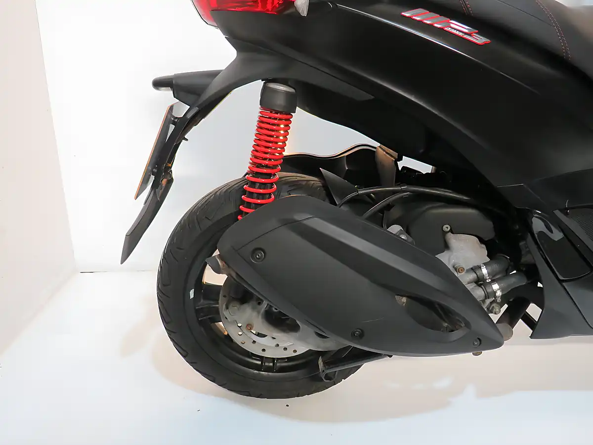 Used 2020 Piaggio MP3 300 Sport Black - Interior and Exterior details 2