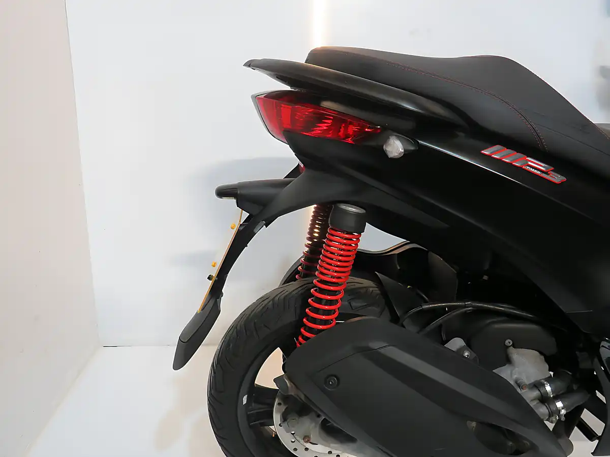 Used 2020 Piaggio MP3 300 Sport Black - Interior and Exterior details 3