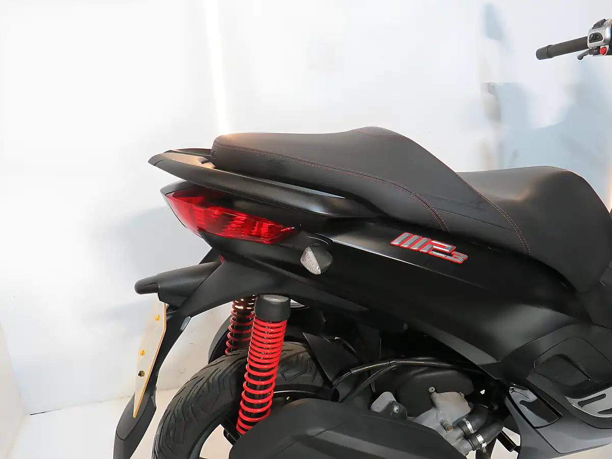 Used 2020 Piaggio MP3 300 Sport Black - Interior and Exterior details 4