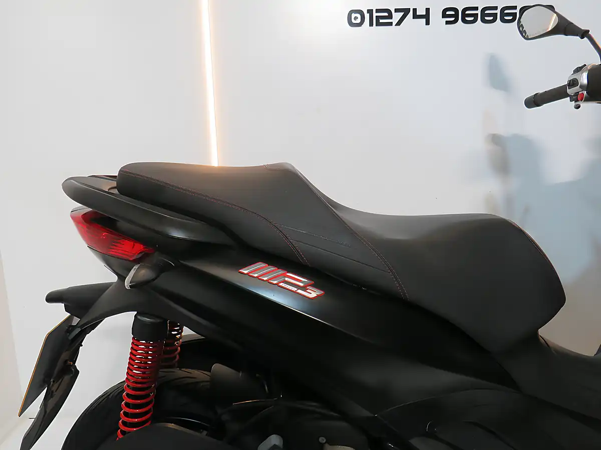Used 2020 Piaggio MP3 300 Sport Black - Interior and Exterior details 5