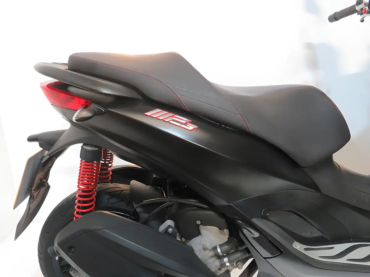 Used 2020 Piaggio MP3 300 Sport Black - Interior and Exterior details 7