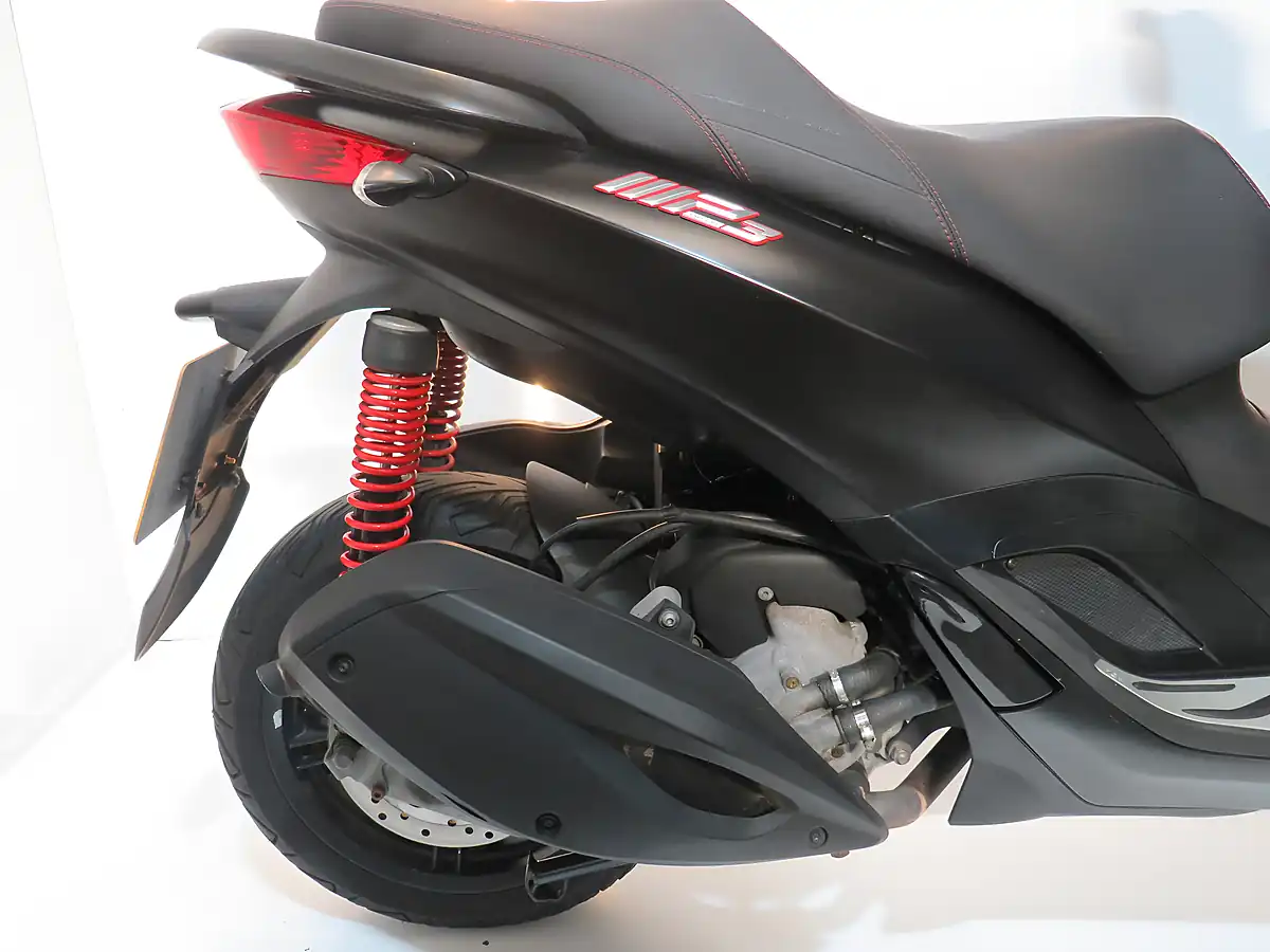 Used 2020 Piaggio MP3 300 Sport Black - Interior and Exterior details 8