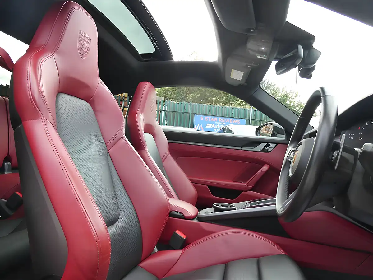 Used 2020 Porsche 911 Carrera 4S Black - Interior and Exterior details 3
