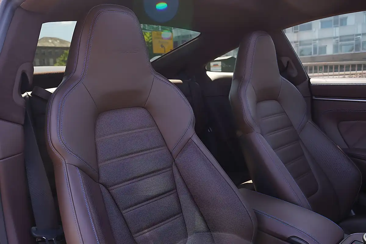 Used 2020 Porsche 911 Turbo S Black - Interior and Exterior details 3