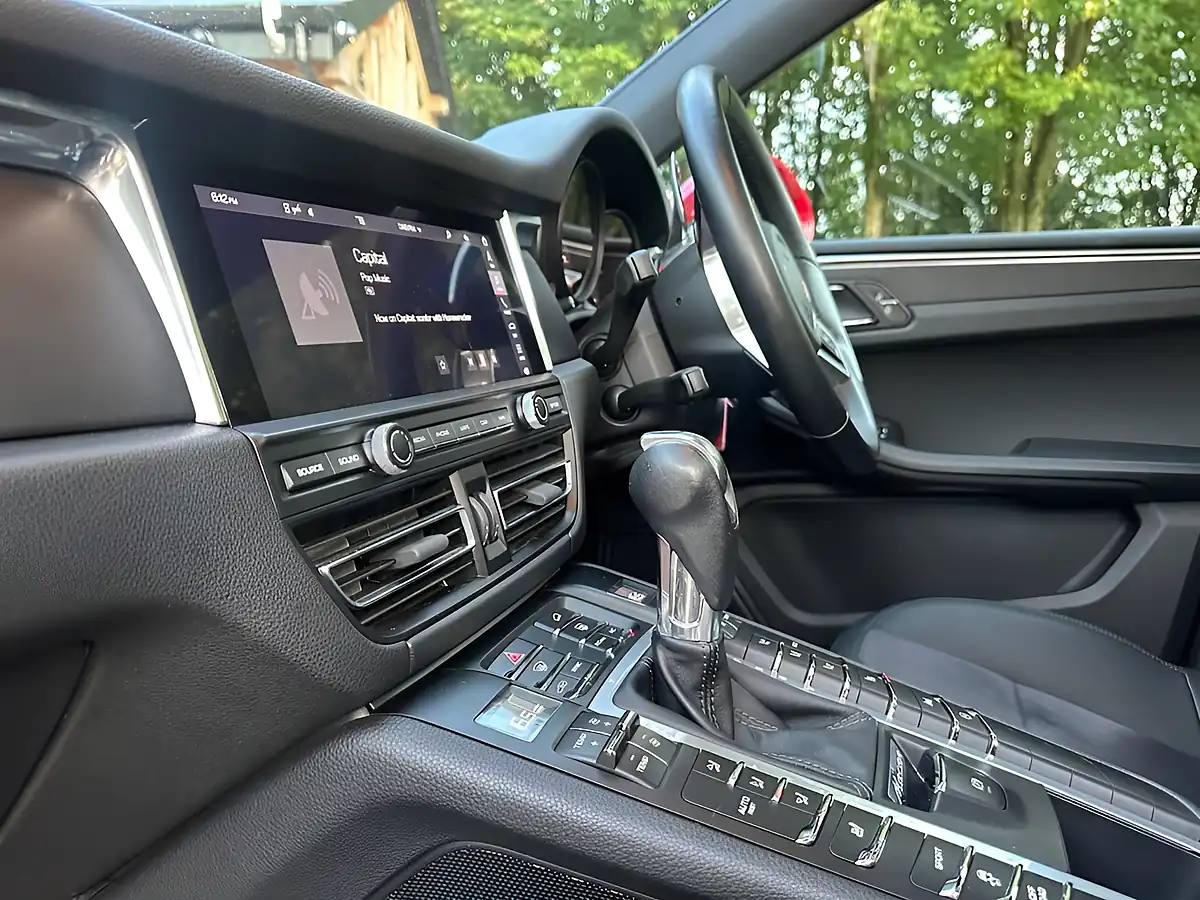 Used 2020 Porsche Macan Carmine Red - Interior and Exterior details 4
