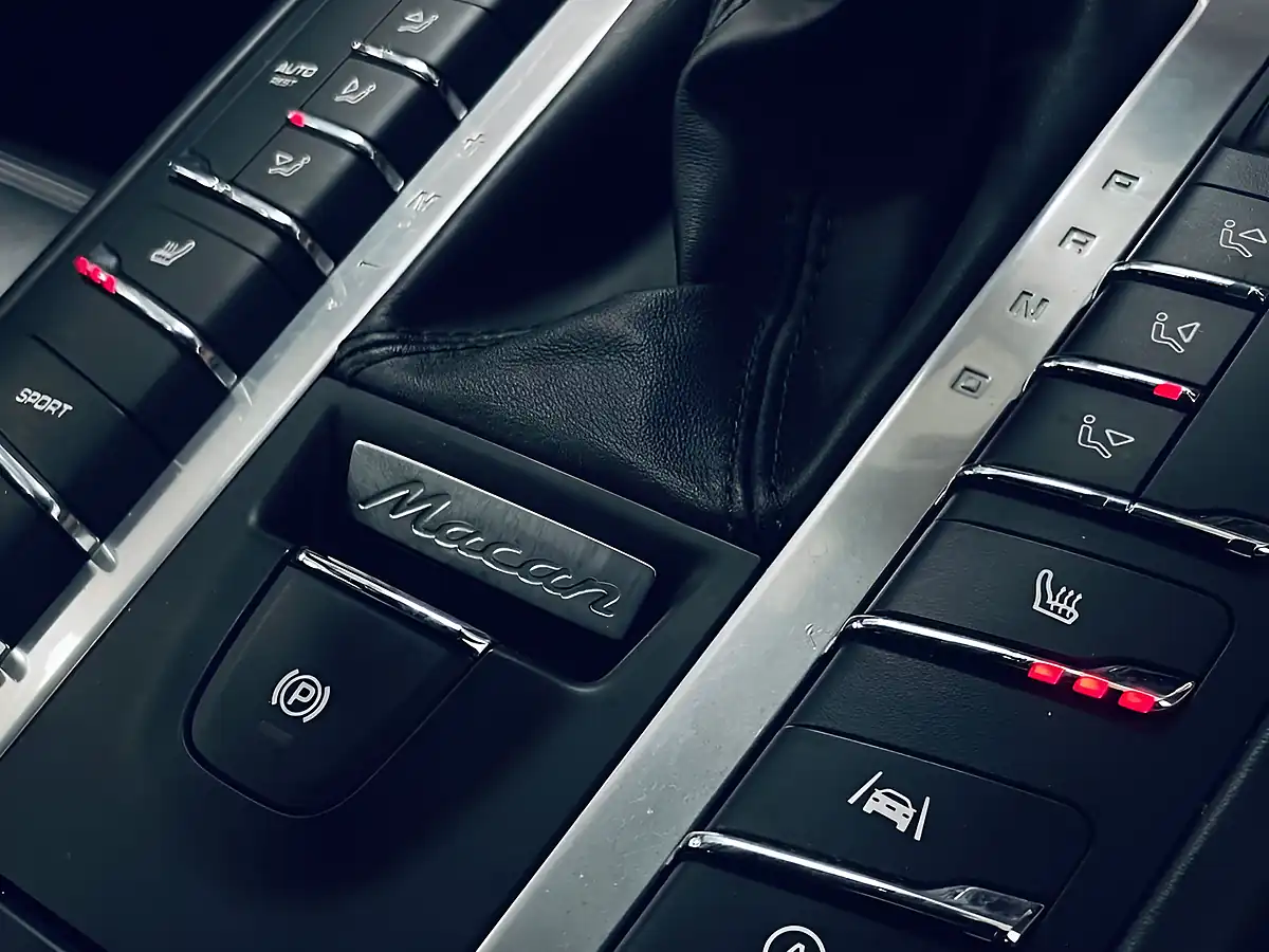 Used 2020 Porsche Macan S Black - Interior and Exterior details 13