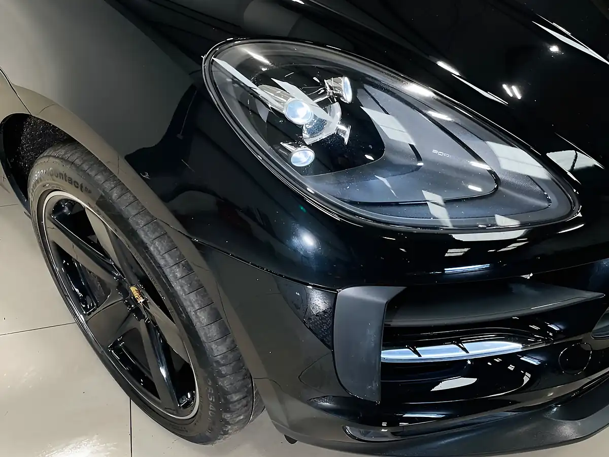 Used 2020 Porsche Macan S Black - Interior and Exterior details 15