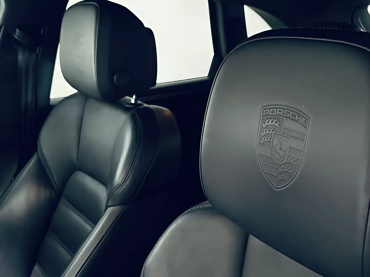 Used 2020 Porsche Macan S Black - Interior and Exterior details 7