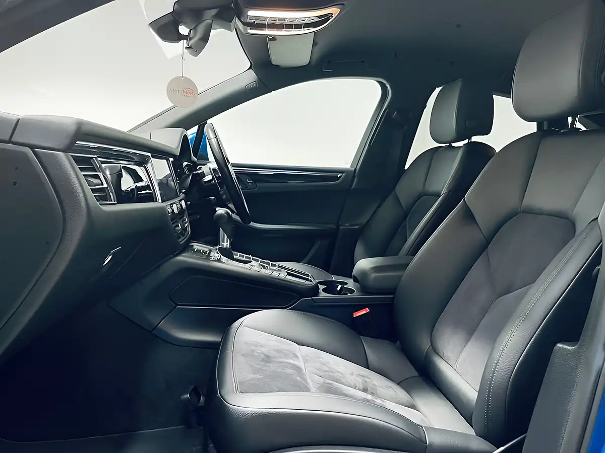 Used 2020 Porsche Macan S Sapphire Blue - Interior and Exterior details 6