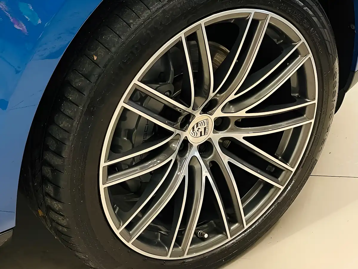 Used 2020 Porsche Macan S Sapphire Blue - Interior and Exterior details 9
