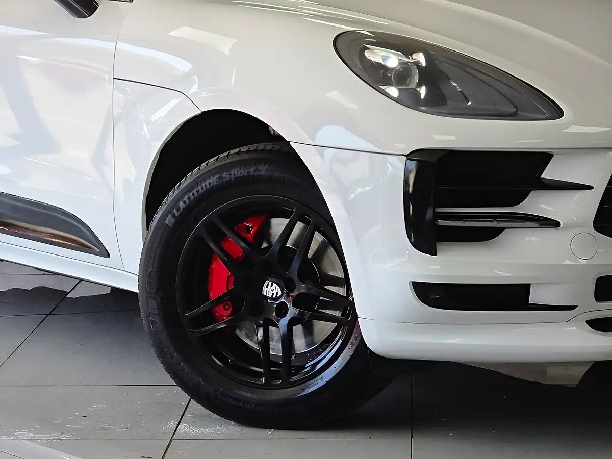 Used 2020 Porsche Macan S White - Interior and Exterior details 12