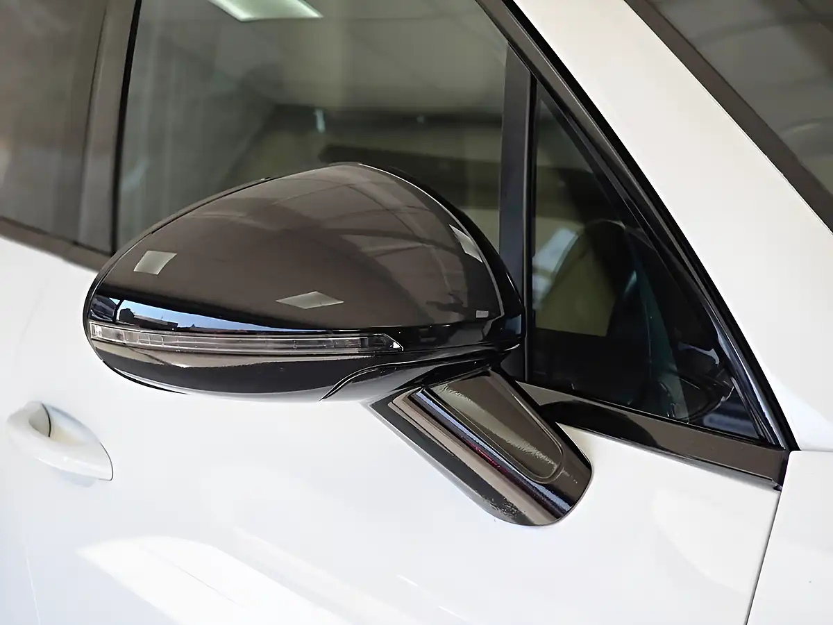Used 2020 Porsche Macan S White - Interior and Exterior details 14