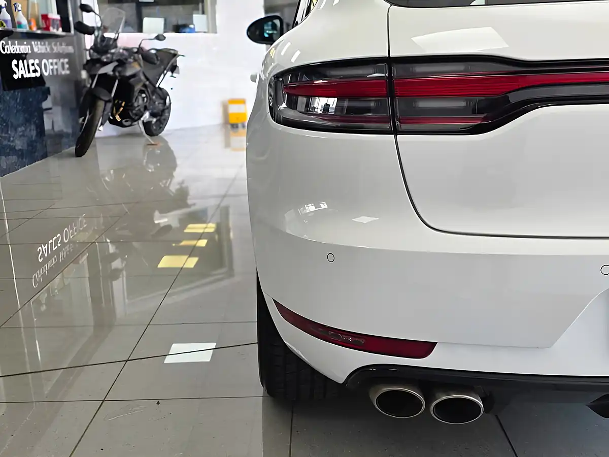 Used 2020 Porsche Macan S White - Interior and Exterior details 17