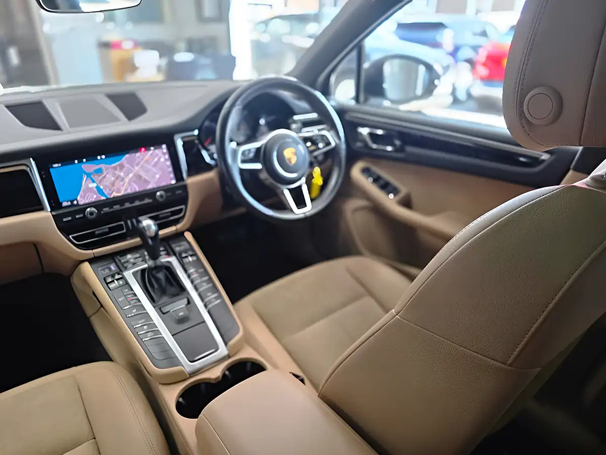 Used 2020 Porsche Macan S White - Interior and Exterior details 6