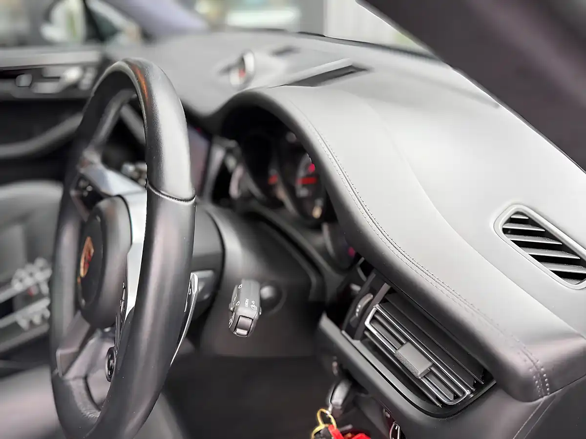 Used 2020 Porsche Macan Turbo Grey - Interior and Exterior details 12