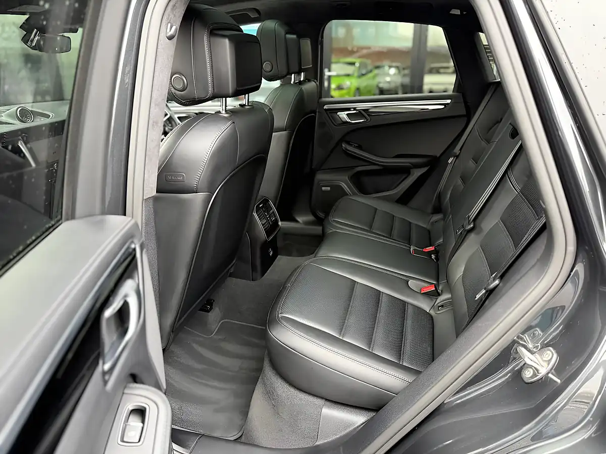 Used 2020 Porsche Macan Turbo Grey - Interior and Exterior details 14