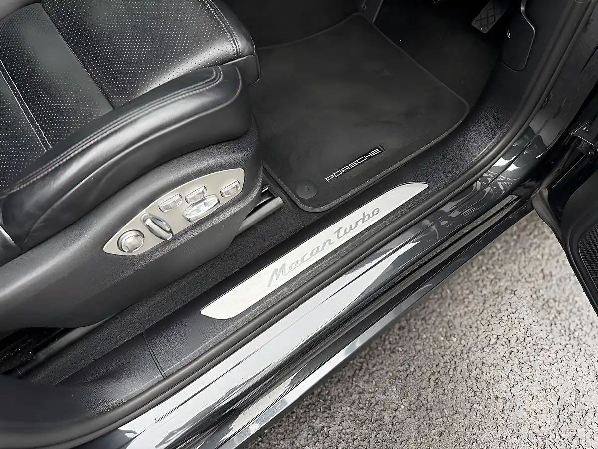 Used 2020 Porsche Macan Turbo Grey - Interior and Exterior details 17
