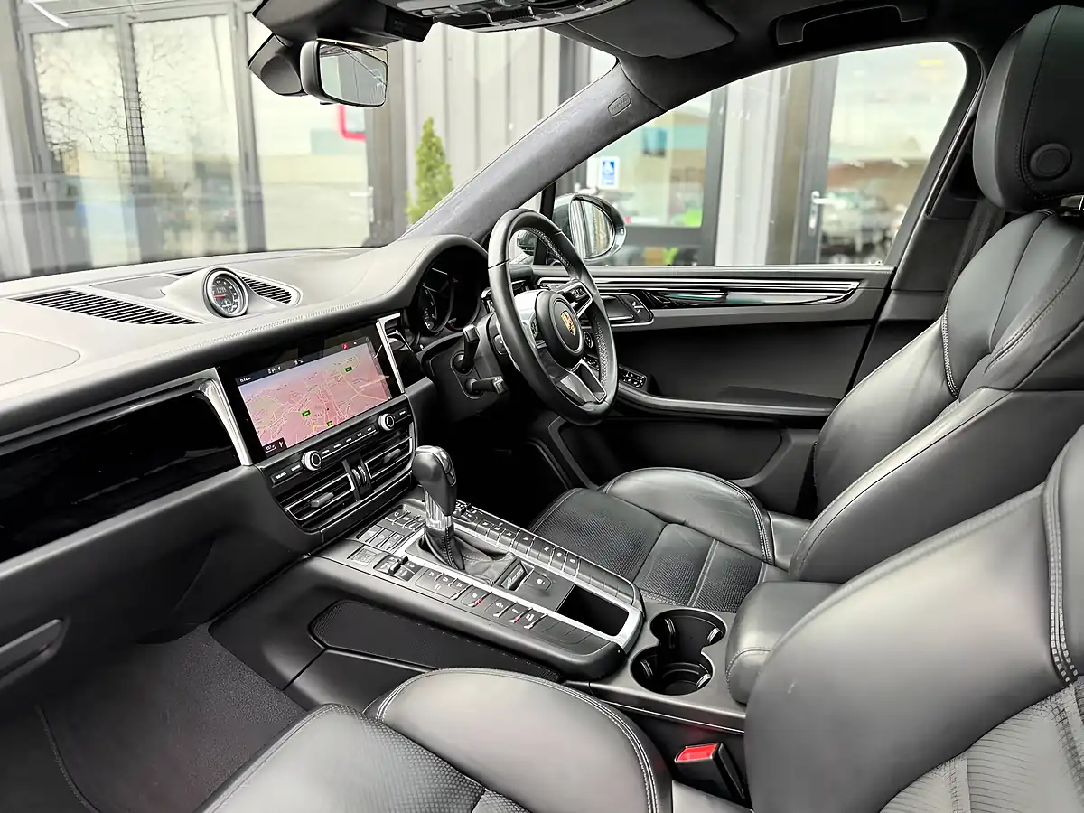 Used 2020 Porsche Macan Turbo Grey - Interior and Exterior details 2