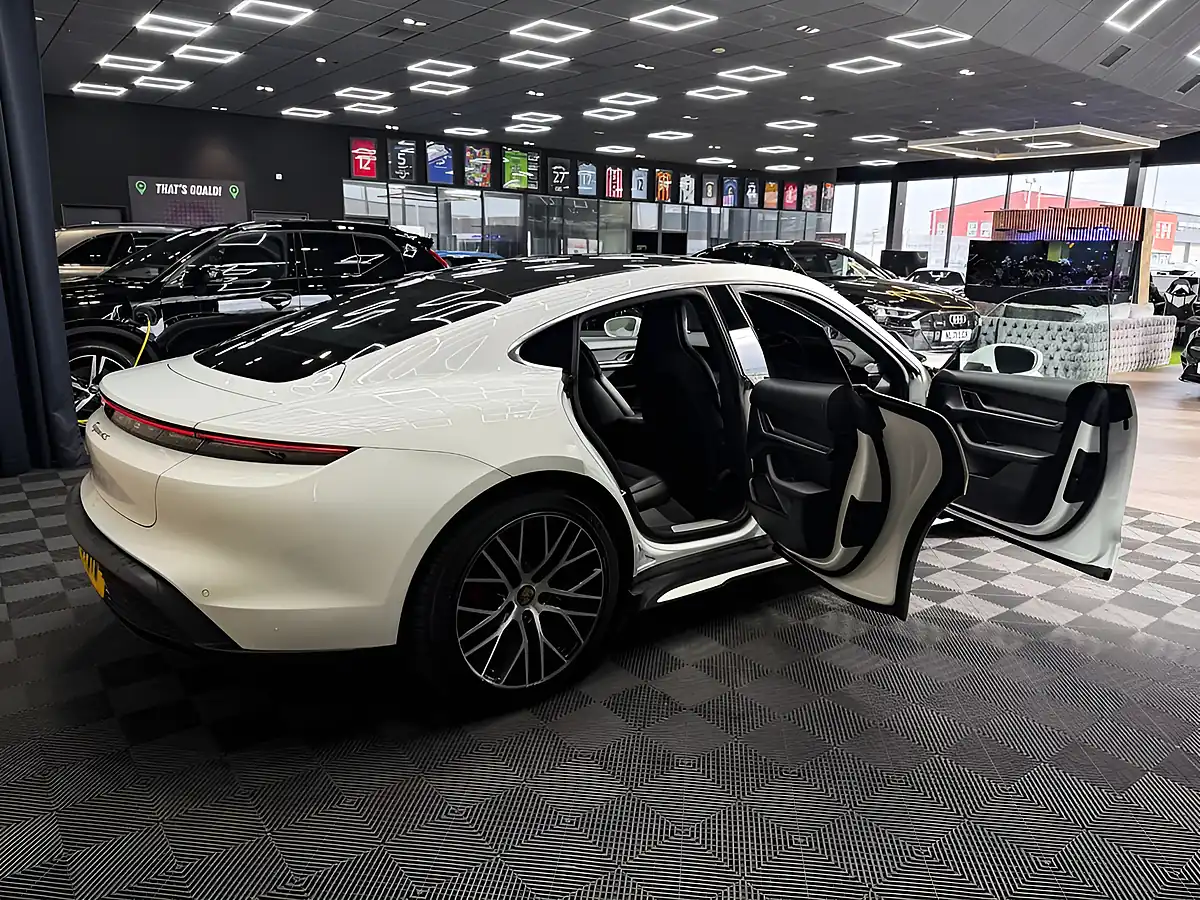 Used 2020 Porsche Taycan Performance Plus 4S White - Interior and Exterior details 19