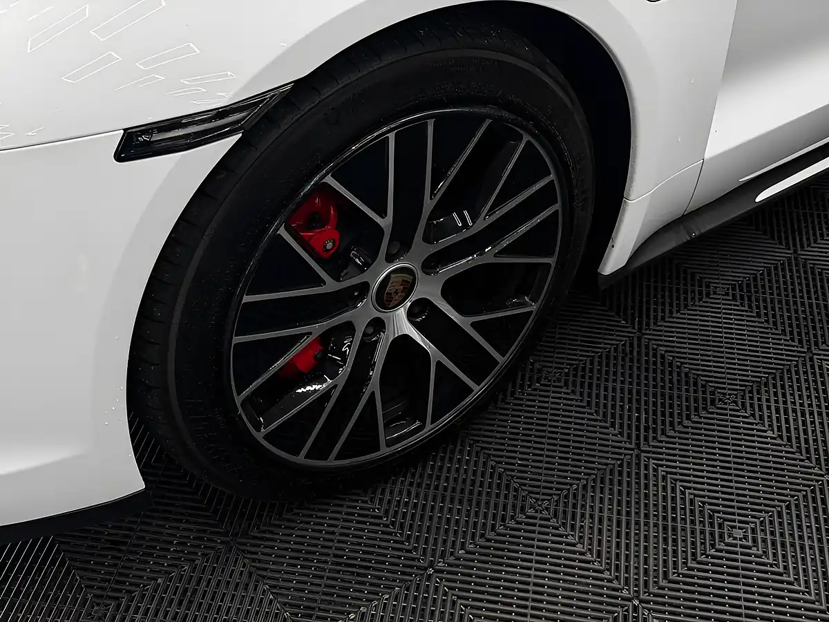 Used 2020 Porsche Taycan Performance Plus 4S White - Interior and Exterior details 20