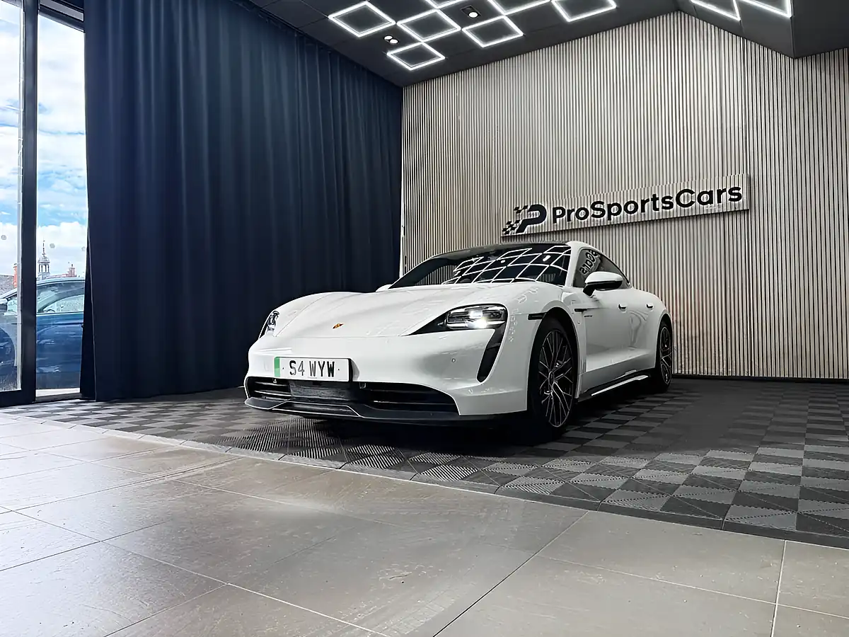 Used 2020 Porsche Taycan Performance Plus 4S White - Interior and Exterior details 9