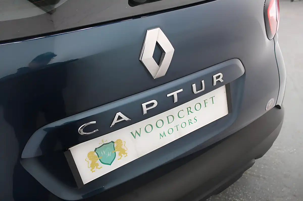 Used 2020 Renault Captur Energy Play Blue - Interior and Exterior details 12