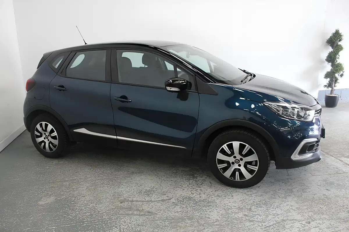 Used 2020 Renault Captur Energy Play Blue - Interior and Exterior details 4