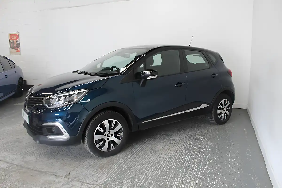 Used 2020 Renault Captur Energy Play Blue - Interior and Exterior details 5