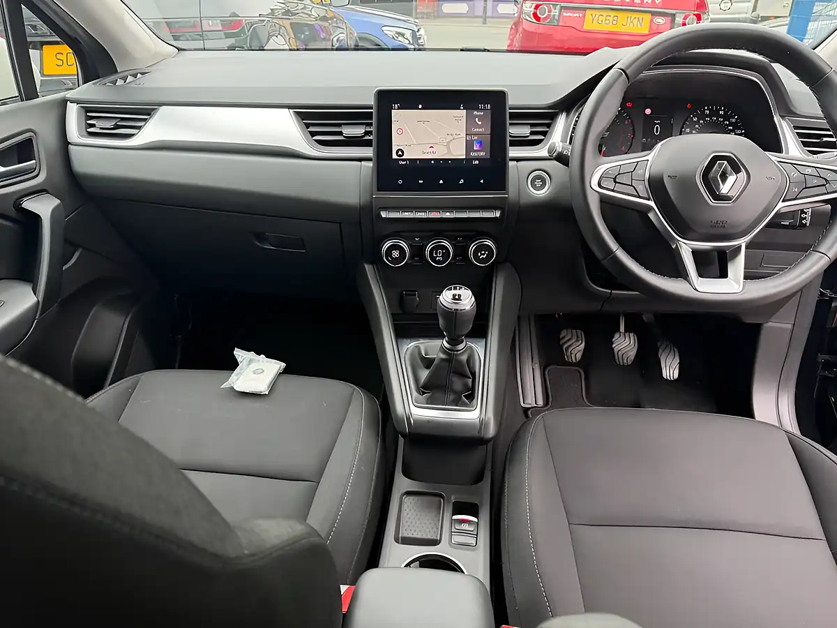 Used 2020 Renault Captur Iconic Black - Interior and Exterior details 11