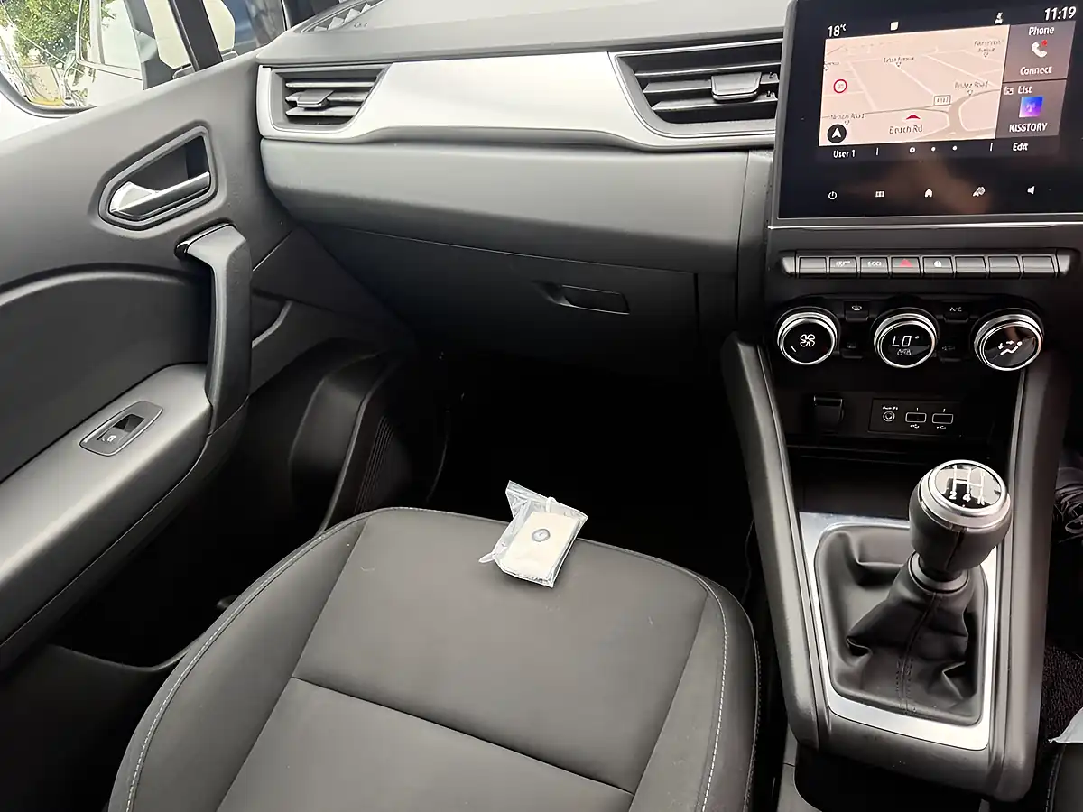 Used 2020 Renault Captur Iconic Black - Interior and Exterior details 13