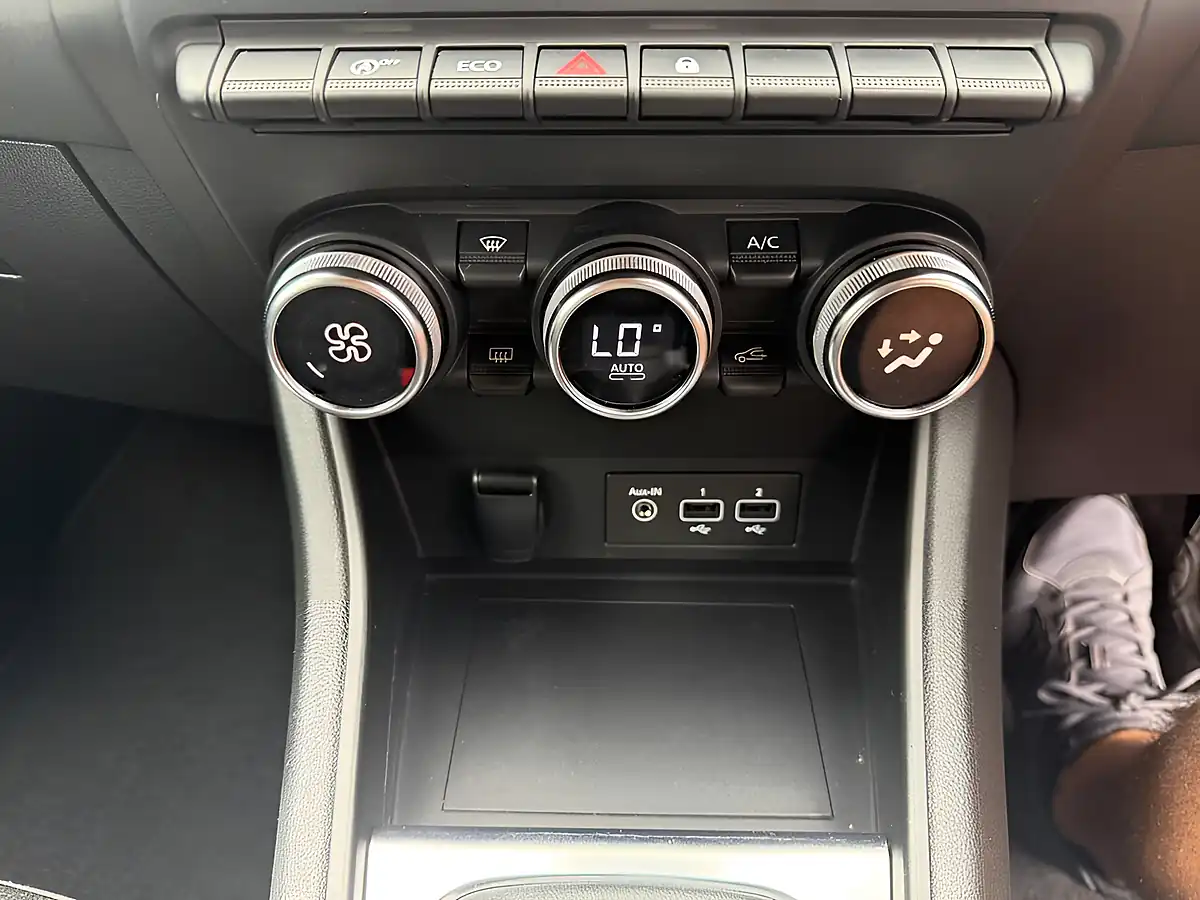 Used 2020 Renault Captur Iconic Black - Interior and Exterior details 14