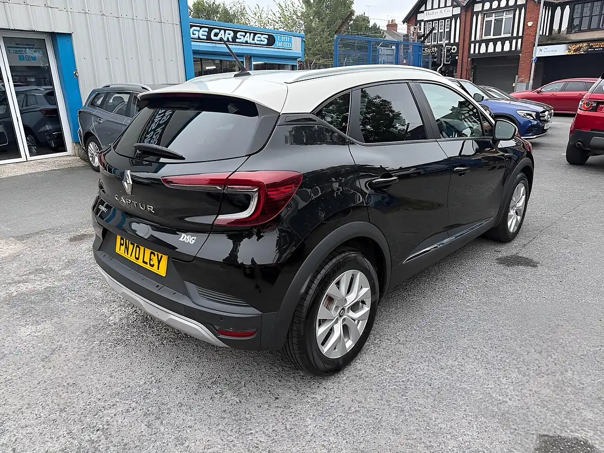 Used 2020 Renault Captur Iconic Black - Interior and Exterior details 3