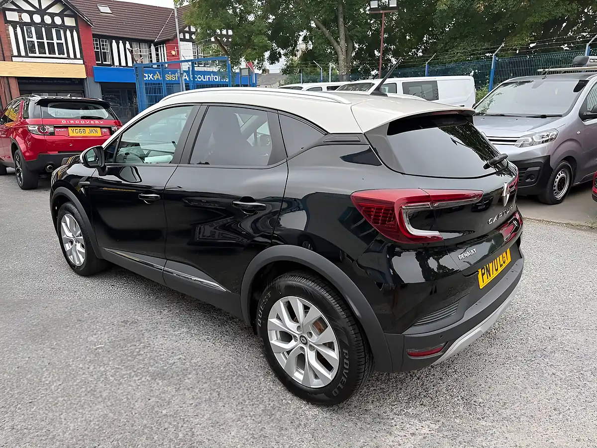 Used 2020 Renault Captur Iconic Black - Interior and Exterior details 5