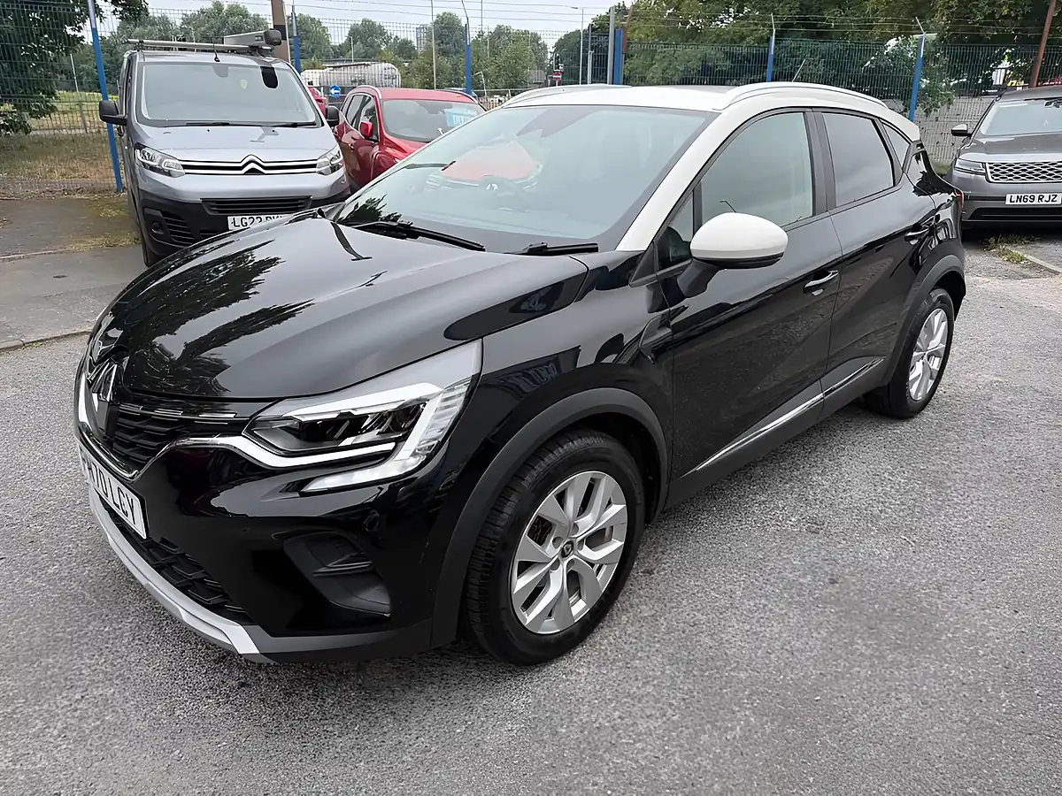 Used 2020 Renault Captur Iconic Black - Interior and Exterior details 6