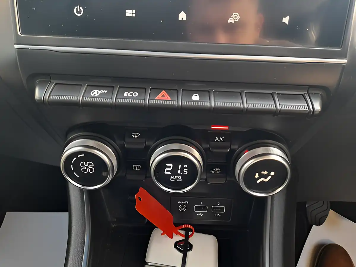 Used 2020 Renault Captur Iconic Grey/Black - Interior and Exterior details 17