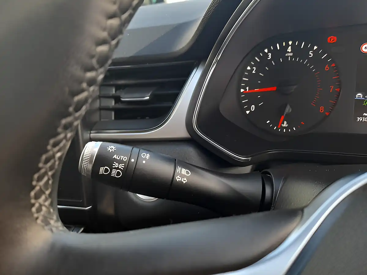 Used 2020 Renault Captur Iconic Grey/Black - Interior and Exterior details 20