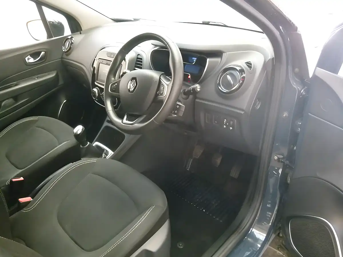 Used 2020 Renault Captur Iconic Grey - Interior and Exterior details 13