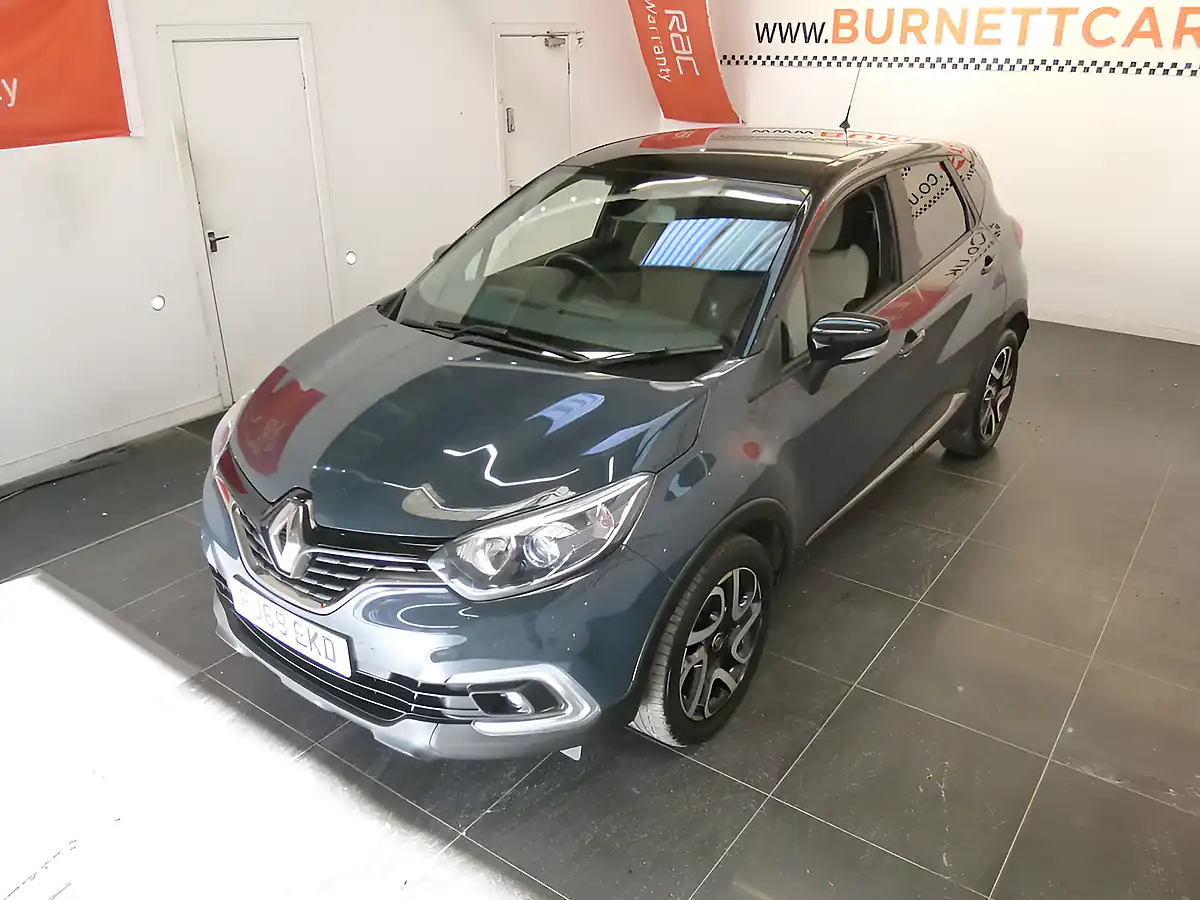 Used 2020 Renault Captur Iconic Grey - Interior and Exterior details 19
