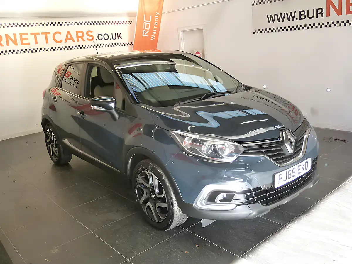 Used 2020 Renault Captur Iconic Grey - Interior and Exterior details 3