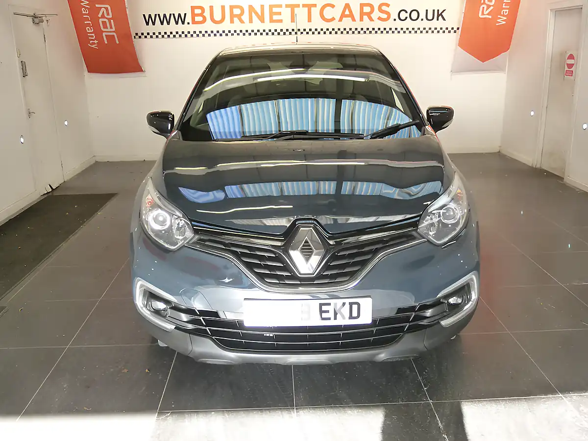 Used 2020 Renault Captur Iconic Grey - Interior and Exterior details 4