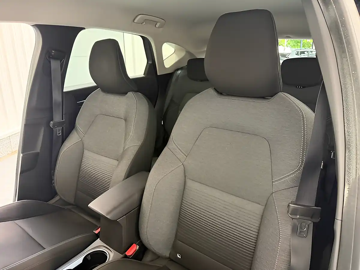 Used 2020 Renault Captur Iconic Highland Grey - Interior and Exterior details 11