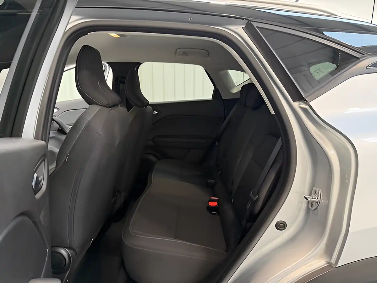 Used 2020 Renault Captur Iconic Highland Grey - Interior and Exterior details 12
