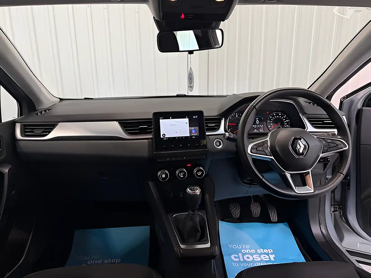 Used 2020 Renault Captur Iconic Highland Grey - Interior and Exterior details 13
