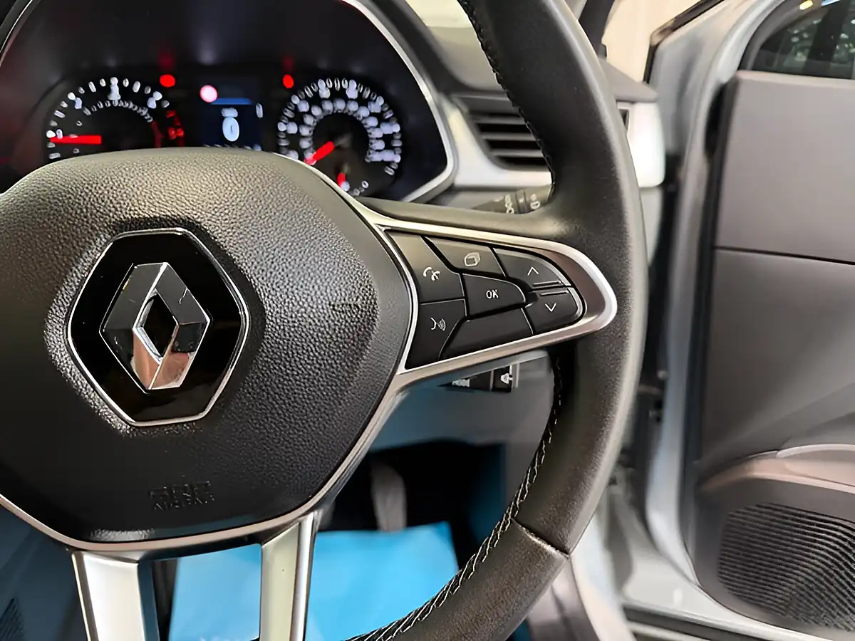 Used 2020 Renault Captur Iconic Highland Grey - Interior and Exterior details 15