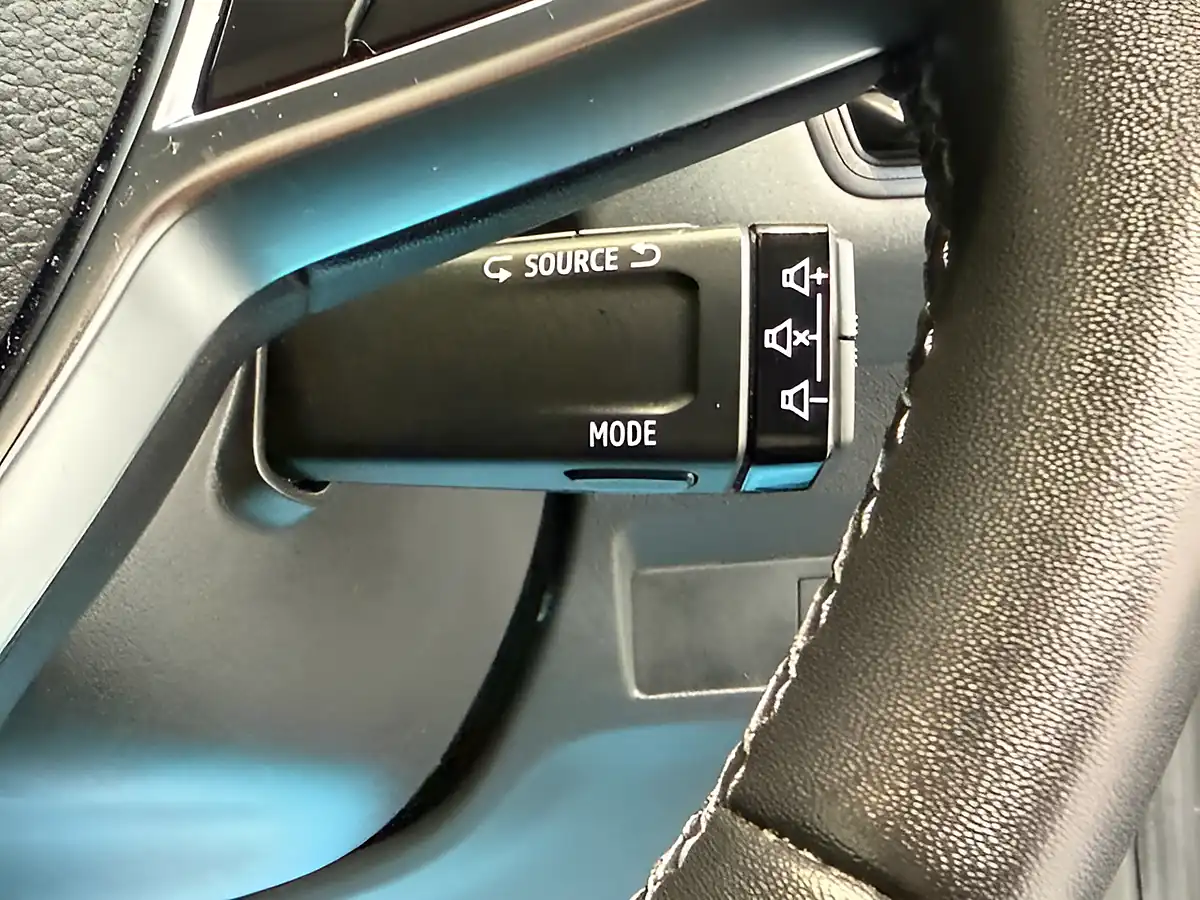 Used 2020 Renault Captur Iconic Highland Grey - Interior and Exterior details 17