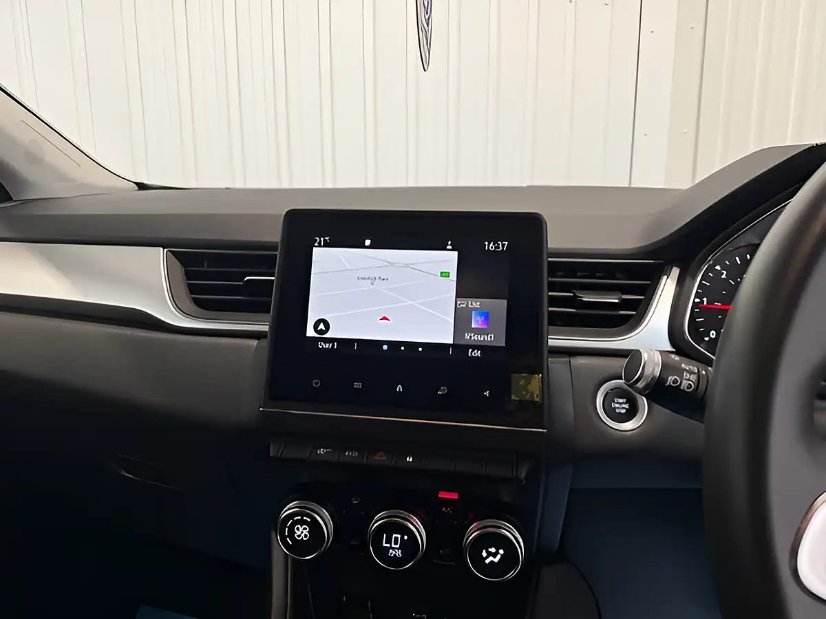 Used 2020 Renault Captur Iconic Highland Grey - Interior and Exterior details 18